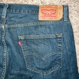Levi’s men’s 501 jeans size 38 x 30 in great condition